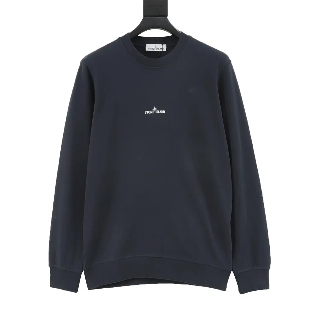 🅿️480 Stone Island 25FW reflective letter round neck sweatshirt is made of high-quality pure cotton fabric, which is not only soft to the touch, without any itch when close to the skin, but also has excellent performance. Moreover, the fabric has been specially treated to be wear-resistant and can still maintain good shape and color after multiple washes. The classic round neck design is simple and elegant, adapting to various face shapes and facial lines. The exquisite stitching on the cuffs and hem demonstrates the brand's ultimate pursuit of details. It is strong and durable and will not easily come off. Size: S-XL